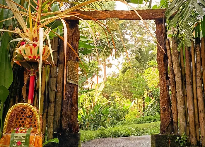 Sunset Shade Lodge *